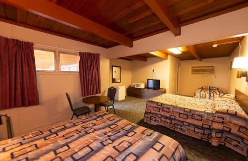 McCook Hotel | Cedar Inn