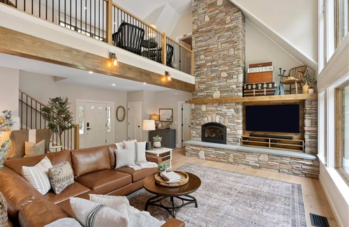 Raymond House | Cedar Lane Lodge - Luxury Lake House
