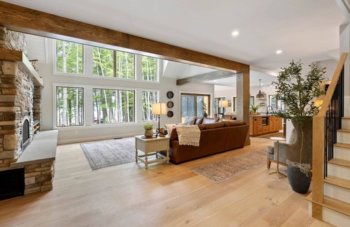 Raymond House | Cedar Lane Lodge - Luxury Lake House