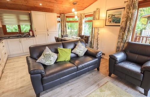 Troutbeck Bridge Cottage | CEDAR LODGE, pet friendly, with hot tub in Windermere