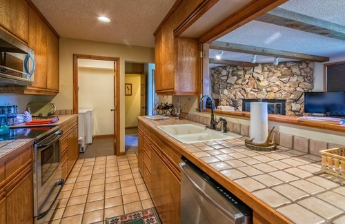 Windcliff Estates House | Cedar Lower Luxury Vacation At Windcliff 2 Bedroom Home by RedAwning