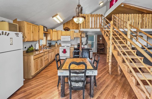 Montrose Cabin | Cedar Mountain Bunkhouse Hunting Fishing Hiking