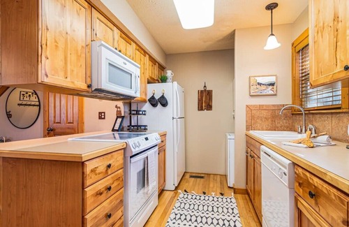 Reeds Spring Cabin | Cedar Ridge Cabin, Stonebridge Village