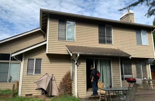 Renton House | Cedar River 1 BR in 4 BR HOUSE