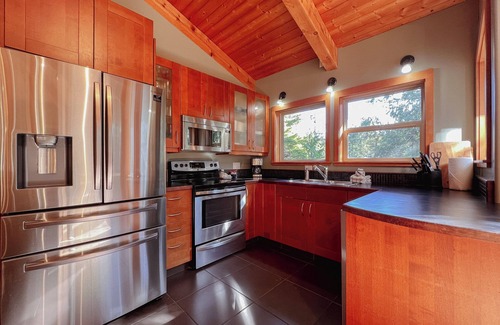 Tofino House | Cedar Sands-Cox Bay, Sauna, Hot Tub, Wood Fire Pit