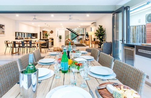 Palm Cove House | Cedar & Sea Perfect Position WINNER 2019 HIA AWARD