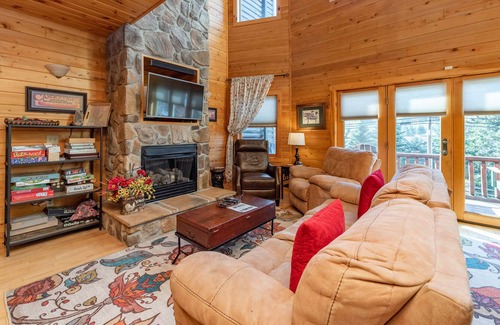 McHenry House | Cedar Shores Villa #15: Lake Access, 2 Fireplaces, Hot Tub!