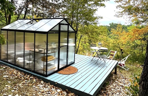 Decorah Apartment | Cedar Springs Greenhouse