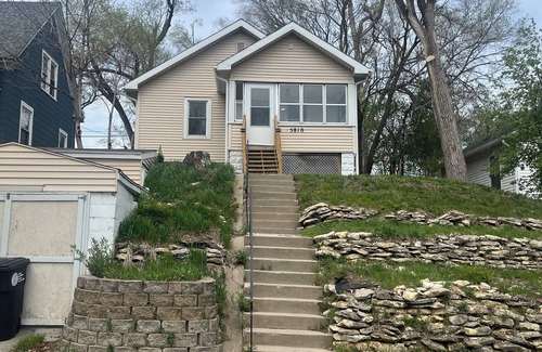South Central Omaha House | Cedar Street Retreat - Heart of Aksarben!