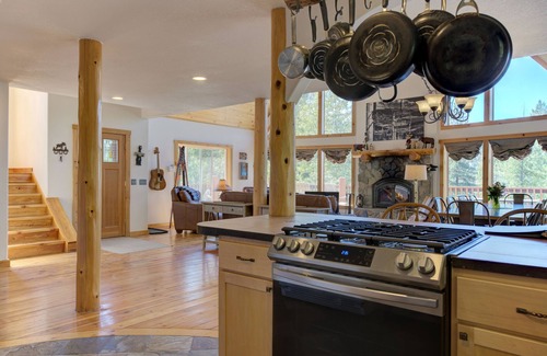 Sagle Cabin | Cedar View Lodge- Scenic Sandpoint area mountain home, in secluded location.