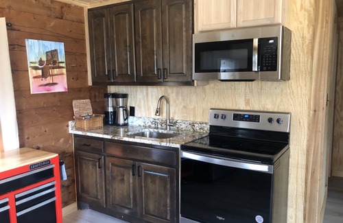 Granbury Cabin | Cedar Vista Log Cabin - Tranquil getaway on 14 acres! Pet Friendly!
