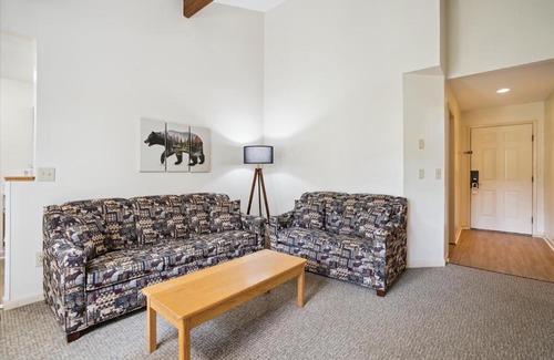West Bridgewater Apartment | Cedarbrook Queen Suite 103