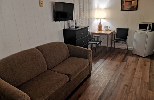 Okanagan-Similkameen Hotel | Cedars Motel