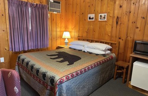 St Ignace Hotel | Cedars Motel