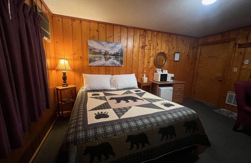 St Ignace Hotel | Cedars Motel