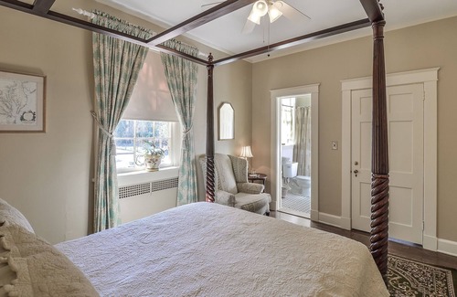 Williamsburg Bed & Breakfast | Cedars of Williamsburg Bed & Breakfast