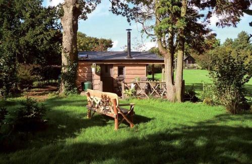 Winchelsea Apartment | Cedarwood, an intimate and romantic cabin for two.