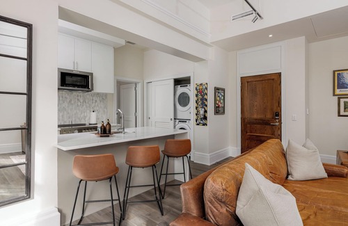 Downtown Condo | Celebrate in Luxury in this stunning 2/2!