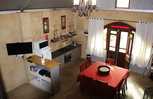 Dubbo Hotel | Cellar Guesthouse - Outback Cellar Dubbo