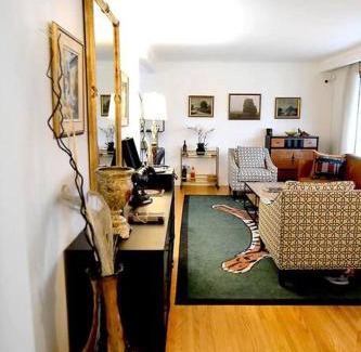 Historic Old Town House | Cellar House NOTL - Entire Home in the Heart of Niagara-on-the-Lake
