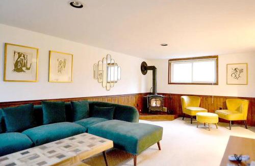 Historic Old Town House | Cellar House NOTL - Entire Home in the Heart of Niagara-on-the-Lake