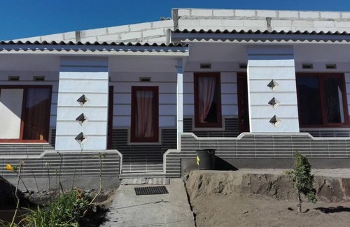 Tengger Caldera House | Cemara Lawang Homestay, bedroom sharing bathroom1