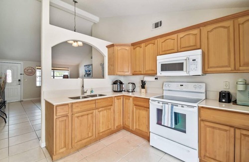 Timberlane Woodlake House | Cenrally Located to all that Tampa has to offer.