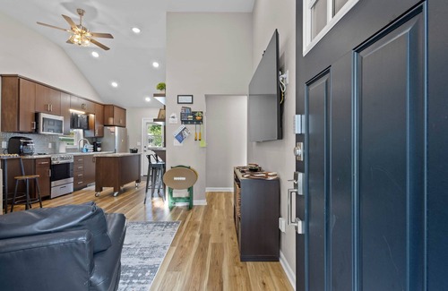 Green Bay House | Cental location, walk to Lambeau, large patio, party garage