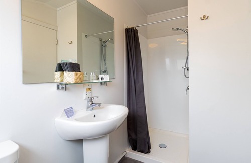 Alexandra Hotel | Centennial Court Hotel