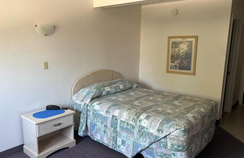 Sauble Beach Hotel | Centennial Motel