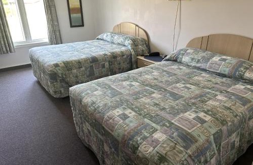 Sauble Beach Hotel | Centennial Motel