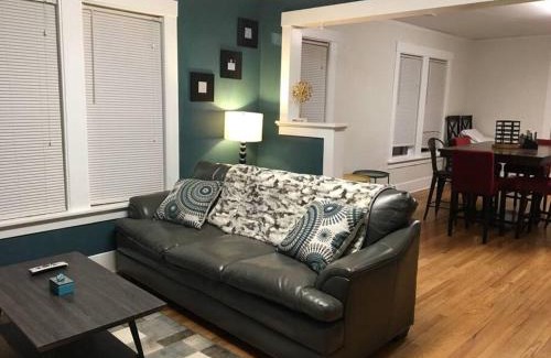 Southeast Omaha Apartment | Center Midtown WalkUp