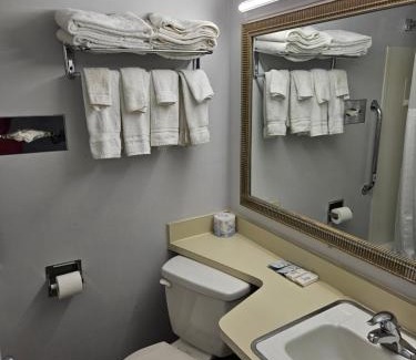 Auburn Hotel | Center Street Value Inn
