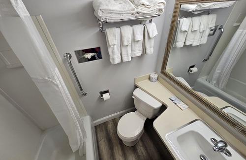 Auburn Hotel | Center Street Value Inn