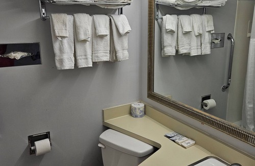 Auburn Hotel | Center Street Value Inn