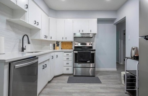 Highland Park House | CenterStreet-Cozy 3bed Pet Friendly Suite 08Entire