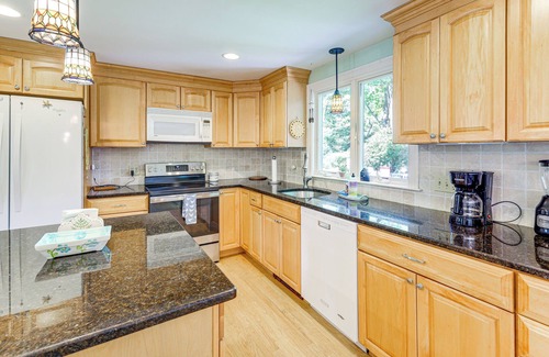 Centerville Cottage | Centerville Escape w/Pool ~ 3 Mi to Beach!