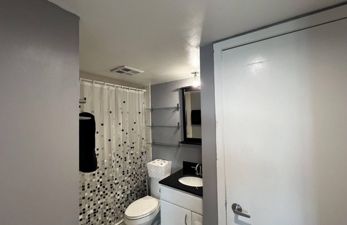 Agincourt Condo | Central 1BR + Den - 15 Mins to Downtown!