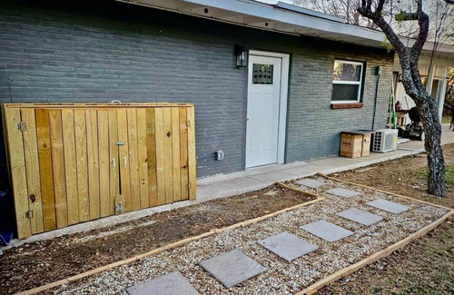 Castle Hills Apartment | Central 2-Bed/1 Bath 9 min Medical-5 Min Airport