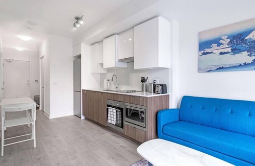 Sherwood Park Apartment | Central 2-Bed 2-Bath Condo Yonge/Eglinton Subway