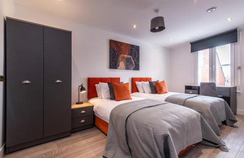 Basingstoke Apartment | Central 2 Bed Apartment - Shops, Dining & Trains Nearby