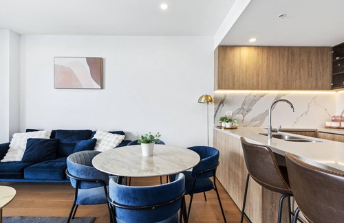 Broadbeach Apartment | Central 2 Bedroom Ocean View Apartment No Parking