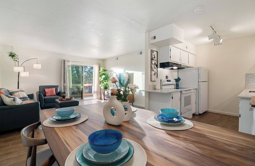 Casas Adobes Condo | Central 2bdr Gem w/King Bed