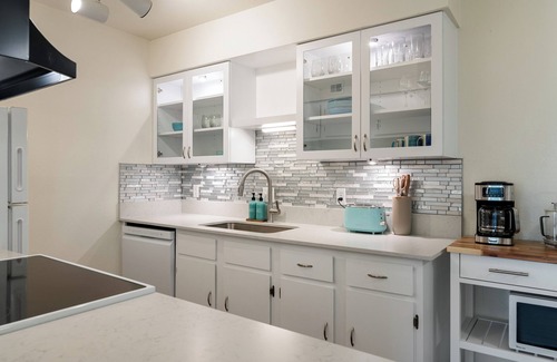 Casas Adobes Condo | Central 2bdr Gem w/King Bed