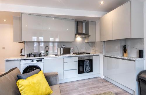 Basingstoke House | Central 2BR Apt Basingstoke Near Shops & Transport