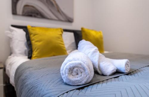Basingstoke House | Central 2BR Apt Basingstoke Near Shops & Transport