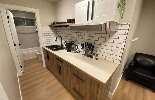 Southwest Edmonton Apartment | Central 2br Near Unveristy And Whyte Ave