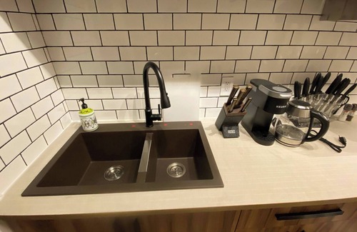Southwest Edmonton Apartment | Central 2br Near Unveristy And Whyte Ave