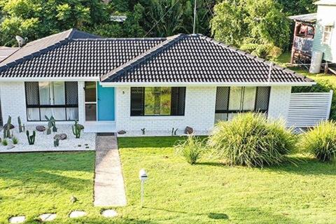 Bangalow House | Central 3 Bdr House - Walk to town & pub