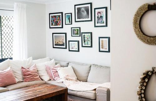 Bangalow House | Central 3 Bdr House - Walk to town & pub